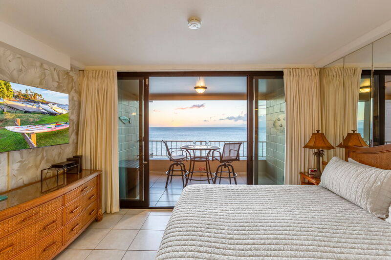Maui Kai 806 incredible sunset views from oceanfront lanai, Kaanapali Beach vacation rental